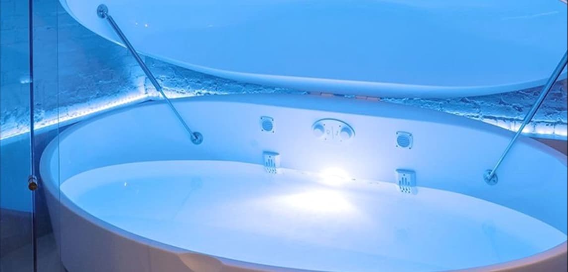 float-section-image